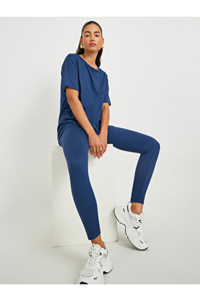 Styli تي شيرت بأكمام قصيرة مع بنطال ضيق