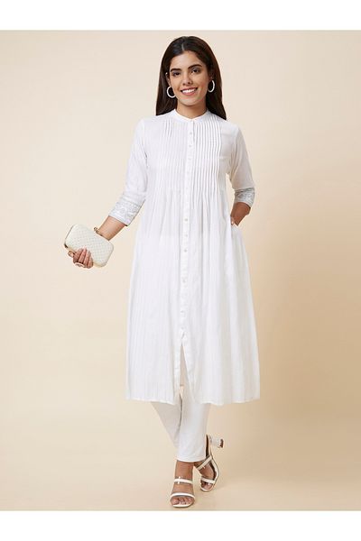 Globus By Styli Solid Mandarin Collar Pleated A-Line Kurta