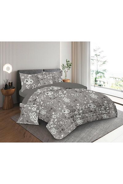 Blue Rose A printed summer double bedspread to suit your room decor and give you a refreshing summer. It is made of the finest microfiber.