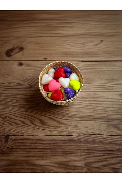 EQMQ STORE KOZMETİK Mini Heart Decorative Scented Basket Mixed Color Soap (20 Pieces 2*2 cm in the Basket)