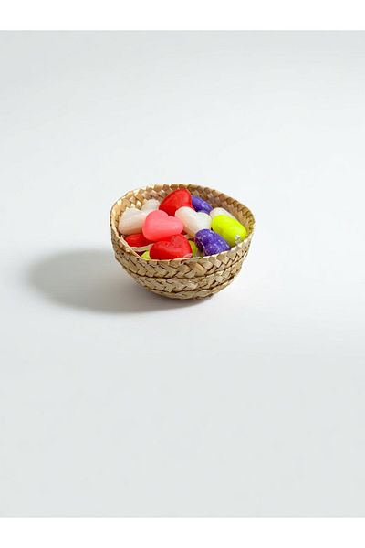 EQMQ STORE KOZMETİK Mini Heart Decorative Scented Basket Mixed Color Soap (20 Pieces 2*2 cm in the Basket)