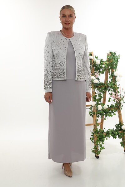 MİSS DİAMOND بدلة ثلاثية أنيقة بتفاصيل مطرزة باللون الرمادي بطول الأرض