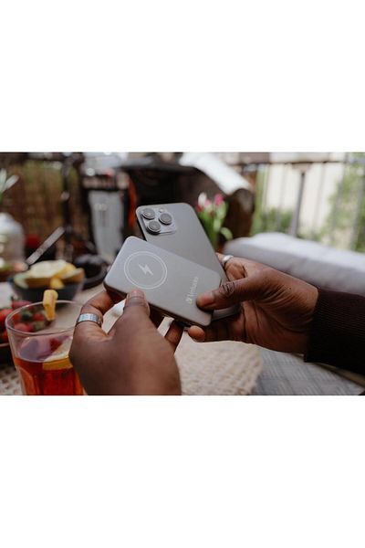 Verbatim Verbatim Charge 'n' Go external battery, 5000mAh capacity, 15W magnetic wireless charging