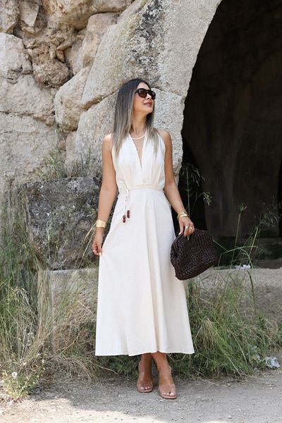 bytugcekaya Μπεζ λινό φόρεμα με λαιμόκοψη χωρίς πλάτη