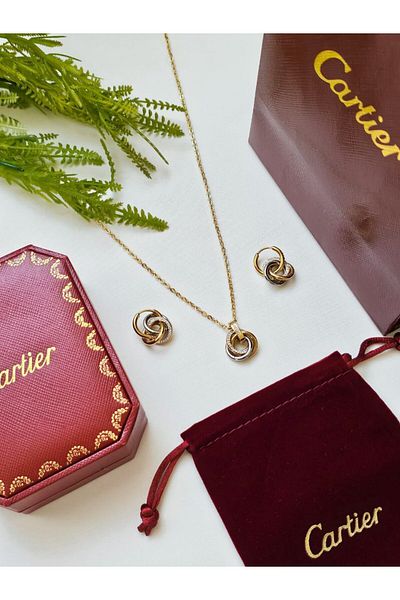Cartia A distinctive Cartier set consisting of a necklace and earrings