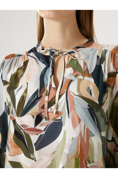 LC Waikiki Bağlamalı Yaka Desenli Kadın Bluz