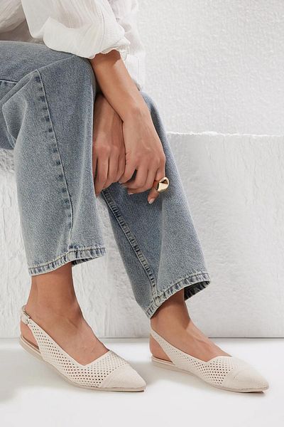 TRENDYOL SHOES Beigefarbene Damen-Ballerinas mit offenem Rücken und spitzer Zehenpartie TAKSS25BE00008