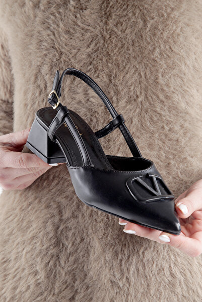 leopar by çetinay حذاء نسائي ذو إبزيم جلدي أسود وكعب مفتوح من الخلف / حذاء بك...