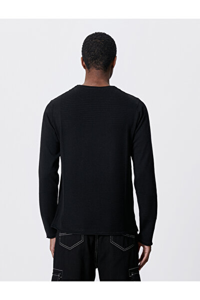 Koton Basic-Strickpullover mit strukturiertem Rundhalsausschnitt und schmaler Passform