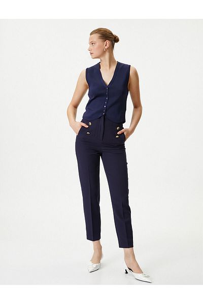 Koton Stoff-Zigarettenhose, goldene Knopftasche, normale Taille