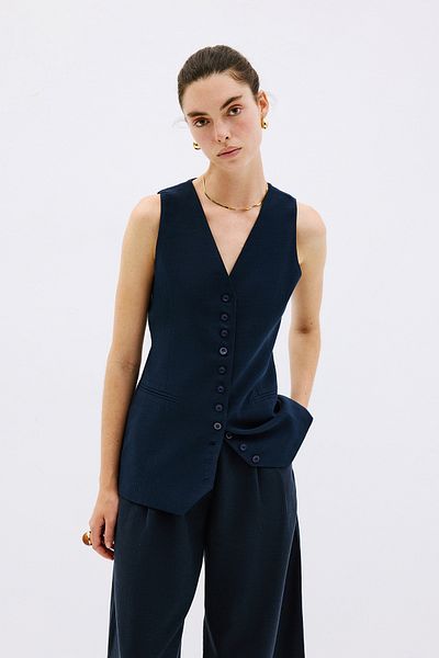 VATKALI V-Neck Body-Fitting Vest