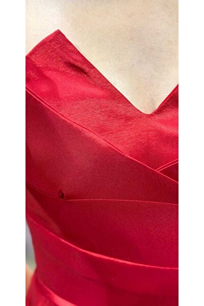 Abiyeniall Kırmızı Yırtmaçlı Kloş Etekli  Uzun Abiye Elbise 7637