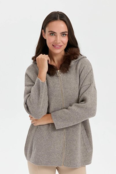 Desen Triko 24082 DESEN TRİKO KAPŞONLU KÜRKLÜ ARA BOY FERMUARLI CEKET