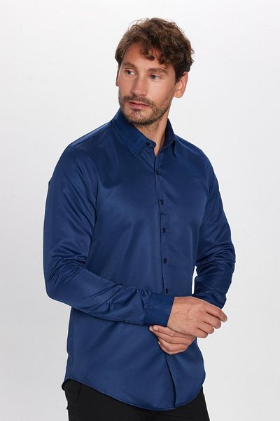 Tudors Slim Fit, hosszú ujjú, könnyen vasalható, izzadságelnyelő, lélegző textúrájú nyakkendő Four Seasons sötétkék férfi ing