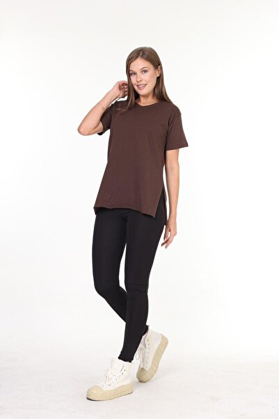 Tight Lady 100% βαμβακερό γυναικείο μπλουζάκι από 100% βαμβάκι με καφέ λαιμόκοψη σε σχήμα V με ασύμμετρο χτενισμένο βαμβακερό πλεκτό μπλουζάκι