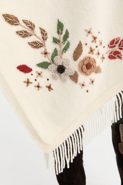 Desen Triko Women's Daisy Embroidered Tasseled Wool Shawl Bone