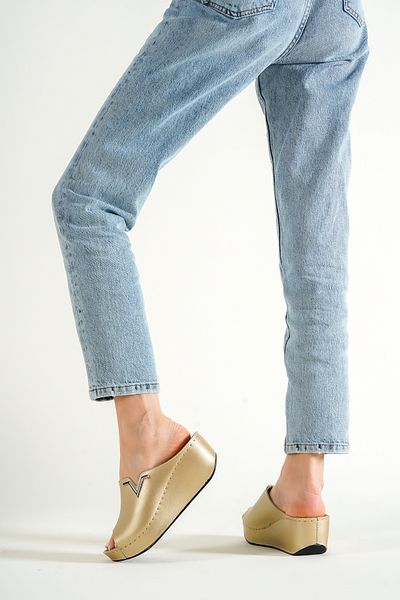 Capone Outfitters Anatómiai puha, kényelmes talpú éksarkú anyapapucs