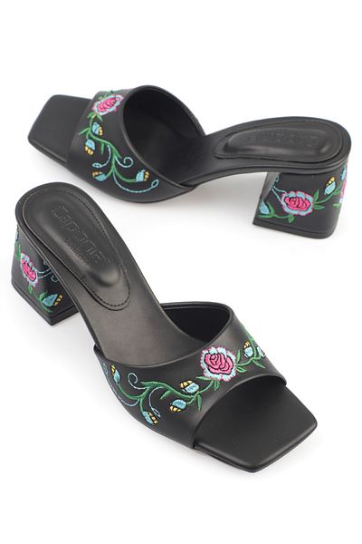 Capone Outfitters Blunt Toe Block Heeled Embroidered Women's Slippers