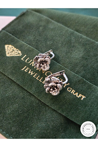Luminosity Graft 925 Ayar Gümüş Vintage Çiçek Küpe – Retro Zarafet, Nostaljik ve Şık Tasarım