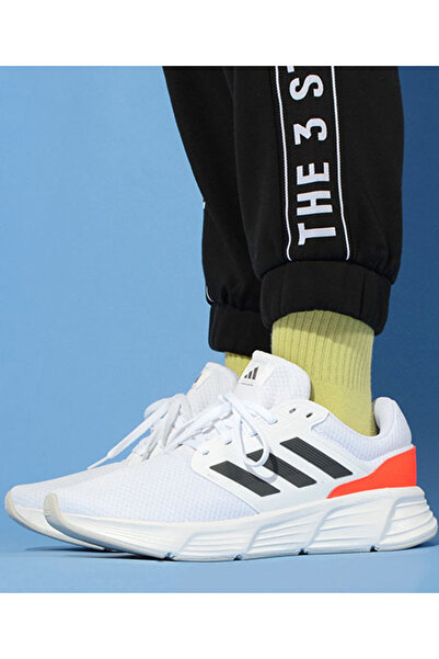 adidas حذاء الجري Galaxy 6 M للرجال مناسب للاستخدام اليومي باللون الأبيض