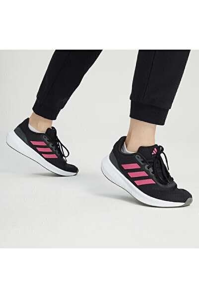 adidas حذاء Runfalcon 3.0 للجري اليومي والرياضي للنساء باللون الأسود والوردي