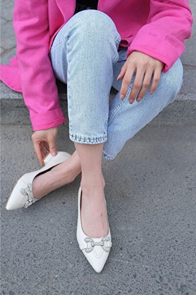 FOLLİNİ Γυναικεία δερμάτινη κρέμα μπαλαρίνας με αξεσουάρ