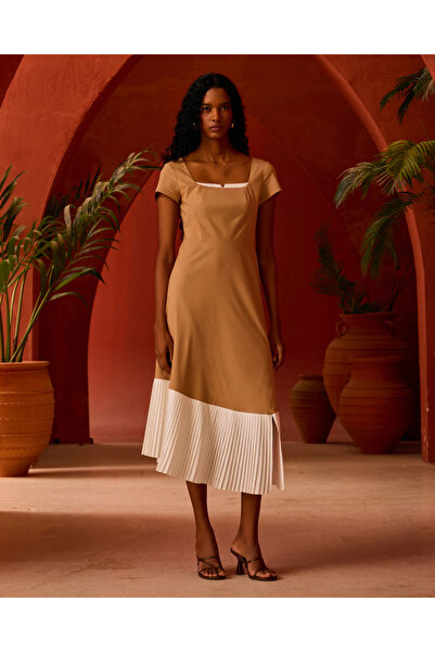 SEÇİL Pileli Etek Uçlu Kare Yaka Elbise