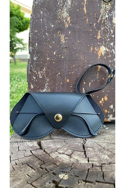 Atölyezümra Hanging Glasses Case Heart Model (Black)