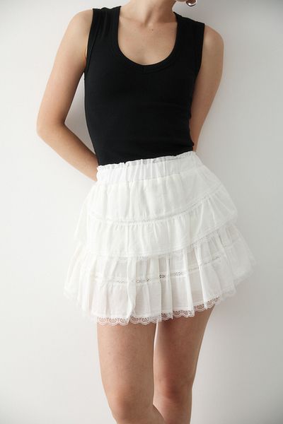 Laluvia Fusta din dantela alba cu pantaloni scurti - 251065