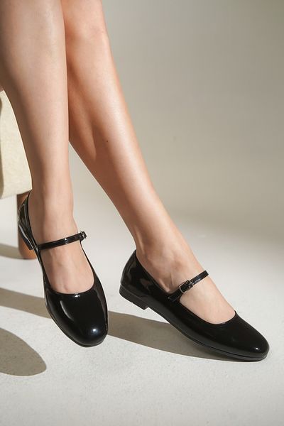 lovitto Women's Tape Buckle Detailed Leather Inside Black Patent Leather Ballerinas