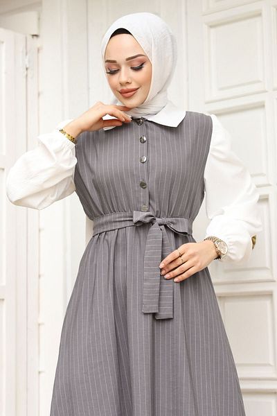 Tesettür Dünyası Hijab-Kleid mit halbem Knopf und Taillengürtel vorne TSD240249 Grau