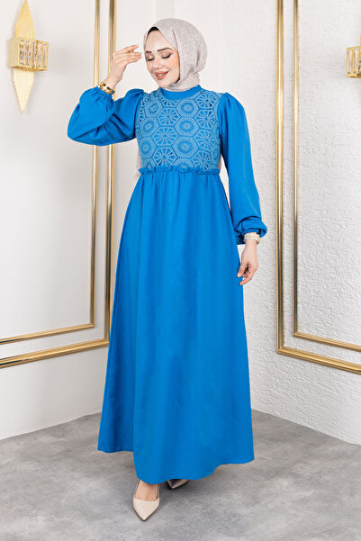 Tesettür Dünyası Μακρύ μονόχρωμο φόρεμα με δαντέλα στο μπροστινό μέρος TSD240519 Μπλε