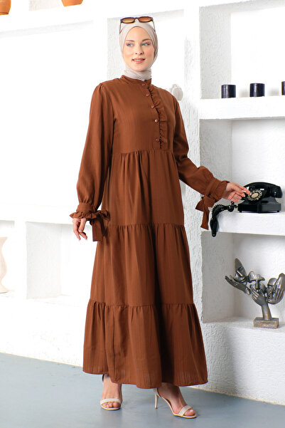 Tesettür Dünyası Dlouhé hidžábové šaty se zavazováním na rukávu Tsd221207 Hnědé