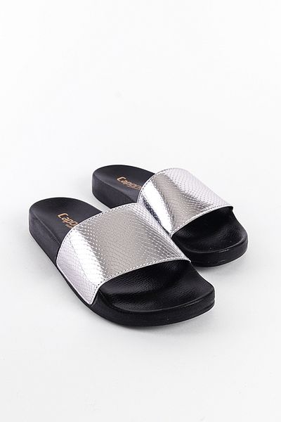Capone Outfitters Women's slippers
