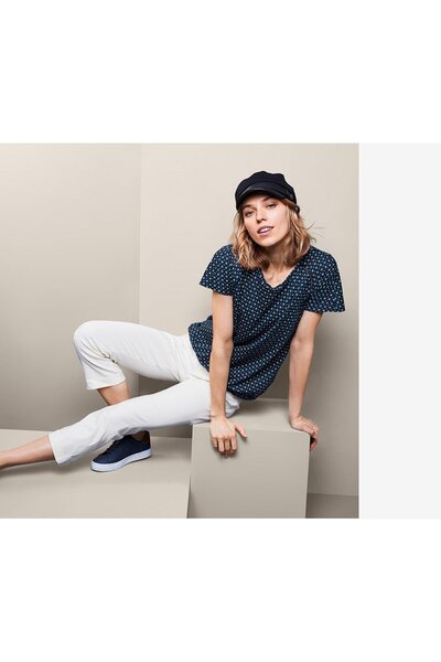 Tchibo تي شيرت نسائي مطبوع عليه بالكامل بأكمام قصيرة ورقبة دائرية، أزرق داكن