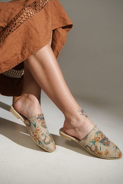 lovitto Beige Kyoto Women's Slippers with Closed Front Pattern