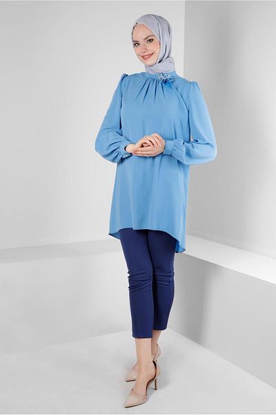 Alvina ASYMMETRIC CUT TUNIC WITH FLOWER ACCESSORY 43610