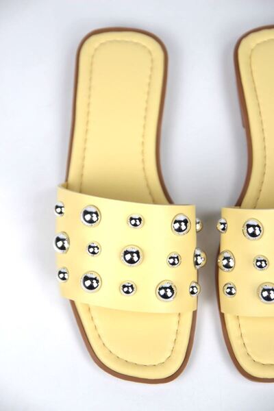 Gökhan Talay Papuci de damă May, argintii, cu cataramă rotundă, cu detaliu din piele galbenă