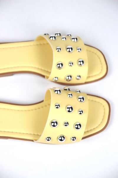 Gökhan Talay Papuci de damă May, argintii, cu cataramă rotundă, cu detaliu din piele galbenă