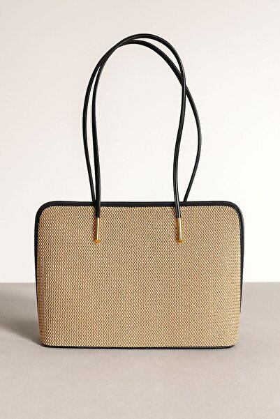 Timeless Hasır Dokulu Omuz Çantası – Siyah Detaylı, Gold Aksesuarlı