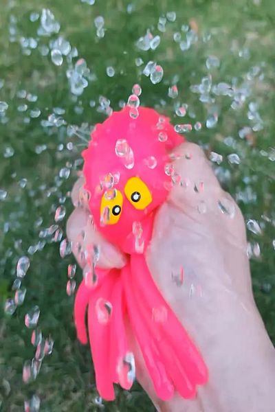 Hyd Octopus Jellyfish Water Ball Sea and Pool Toy Water Squirt Floating Toy 1Pcs
