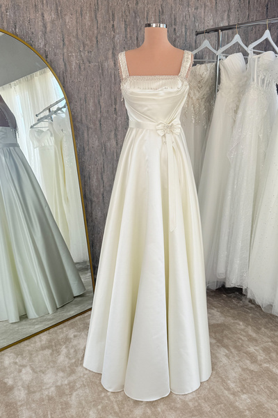 Lenta Moda Beyaz Kare Yaka Gümüş Taşlı Saten Gelinlik ve Nikah Elbisesi