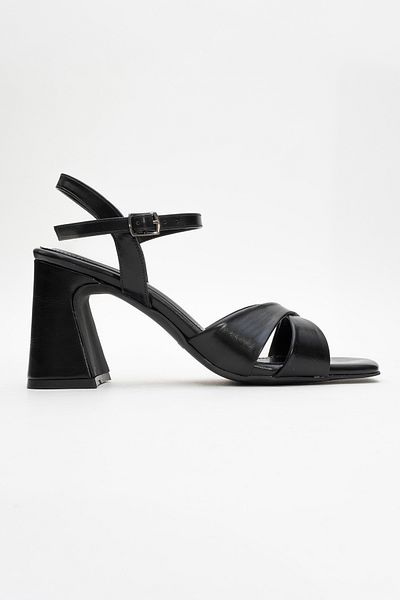 Ataköy Ayakkabı Women's Cross Strapped Thick Heel Shoes
