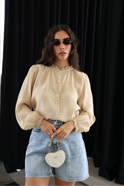 Özge Özgenç Pearl Button Shirt with Lace Collar