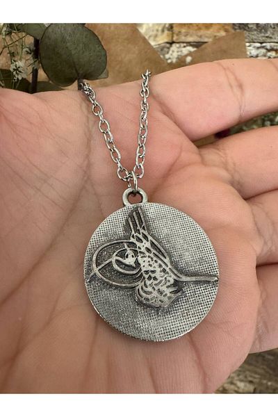 Herşey Nota Unisex Necklace with Ottoman Tughra Figure – Silver Color Metal Design with 60 cm Chain