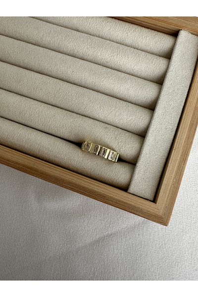 ringbox Gold Rectangular Row Ring