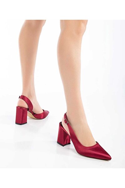 Chic Via حذاء بكعب نسائي من Via Burgundy Satin