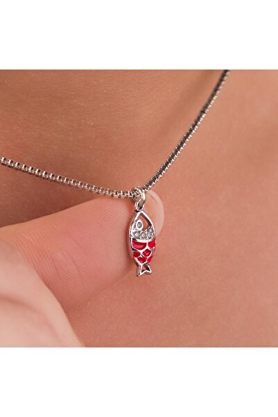 HOBİSY GIFT SHOP Gümüş Kaplama Kırmızı Renkli Balık Figürlü Çelik Kolye – Kararmaz, Antialerjik