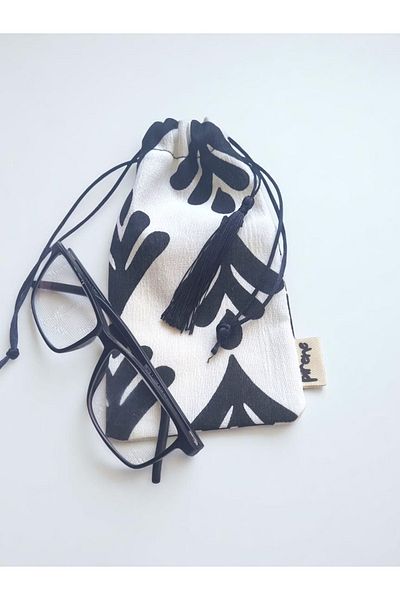 Pirene Darkotantik – Black Patterned Linen Glasses Case (Unisex)