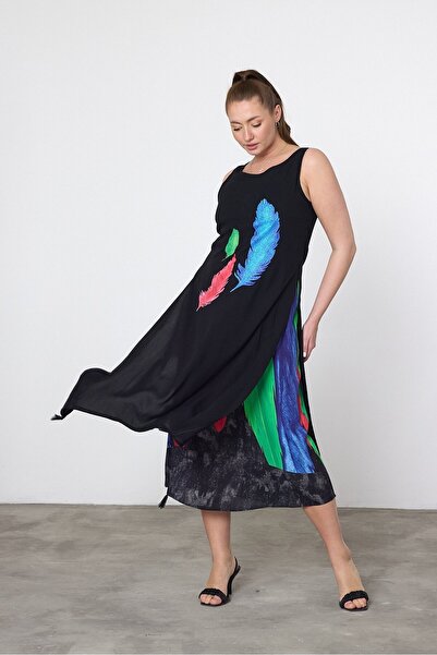 Buklemoda فستان فيسكوز مبطن بطبعة ريش الطيور باللون الأسود والأزرق